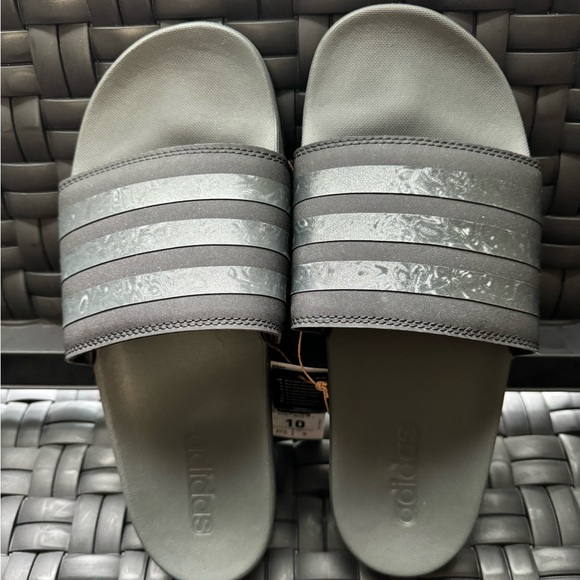 ADIDAS WOMENS ADILETTE COMFORT SLIDE SANDAL ALL BLACK SIZE 10 GX4303 NWT COMFY! - Picture 1 of 6